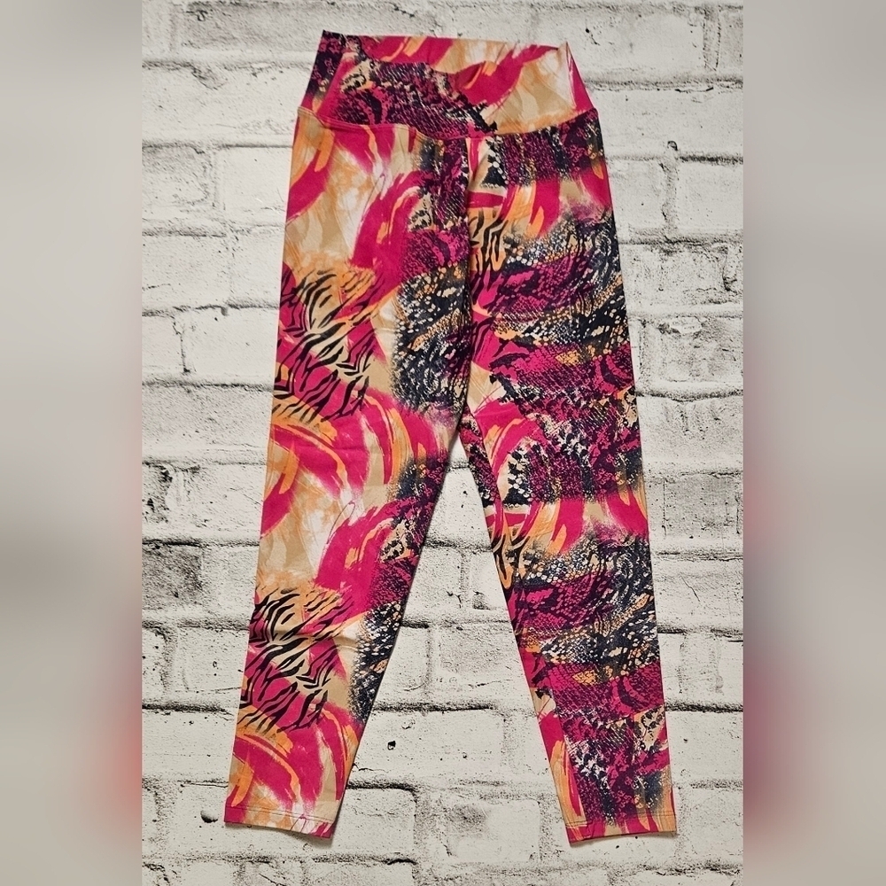 Liquido Abstract Print Yoga Leggings Pink Black Athleisure Capri Pants